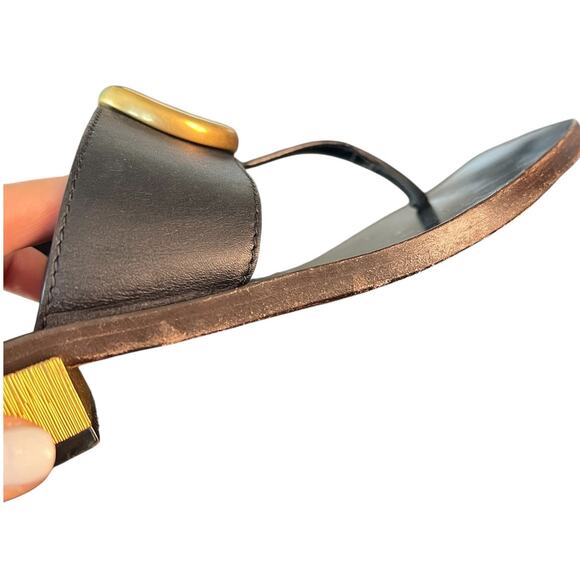 Gucci Marmont Logo Leather Thong Sandal in Black - Picture 9 of 16